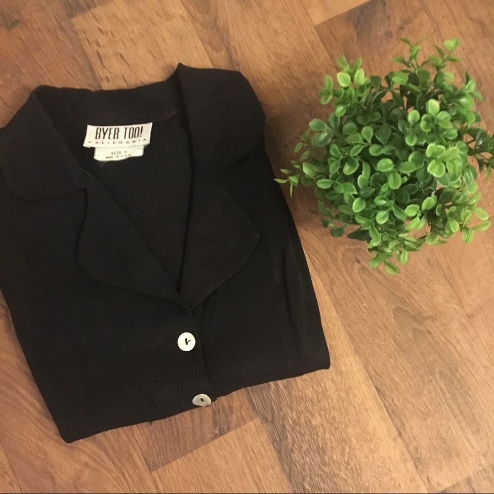 Vintage Sleeveless blouse, oyster shell buttons